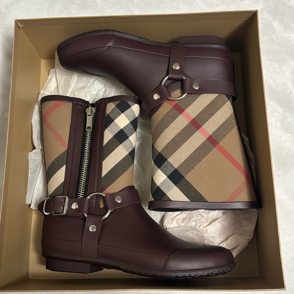Burberry boots